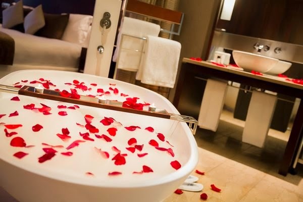 Guests can purchase a romance package for their stay at Hotel Miramar.