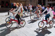 barcelona bike tour, group