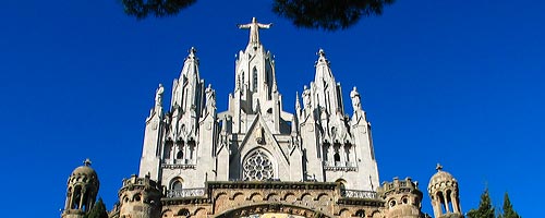 Sightseeing Barcelona: The top half of the Tibidabo church.